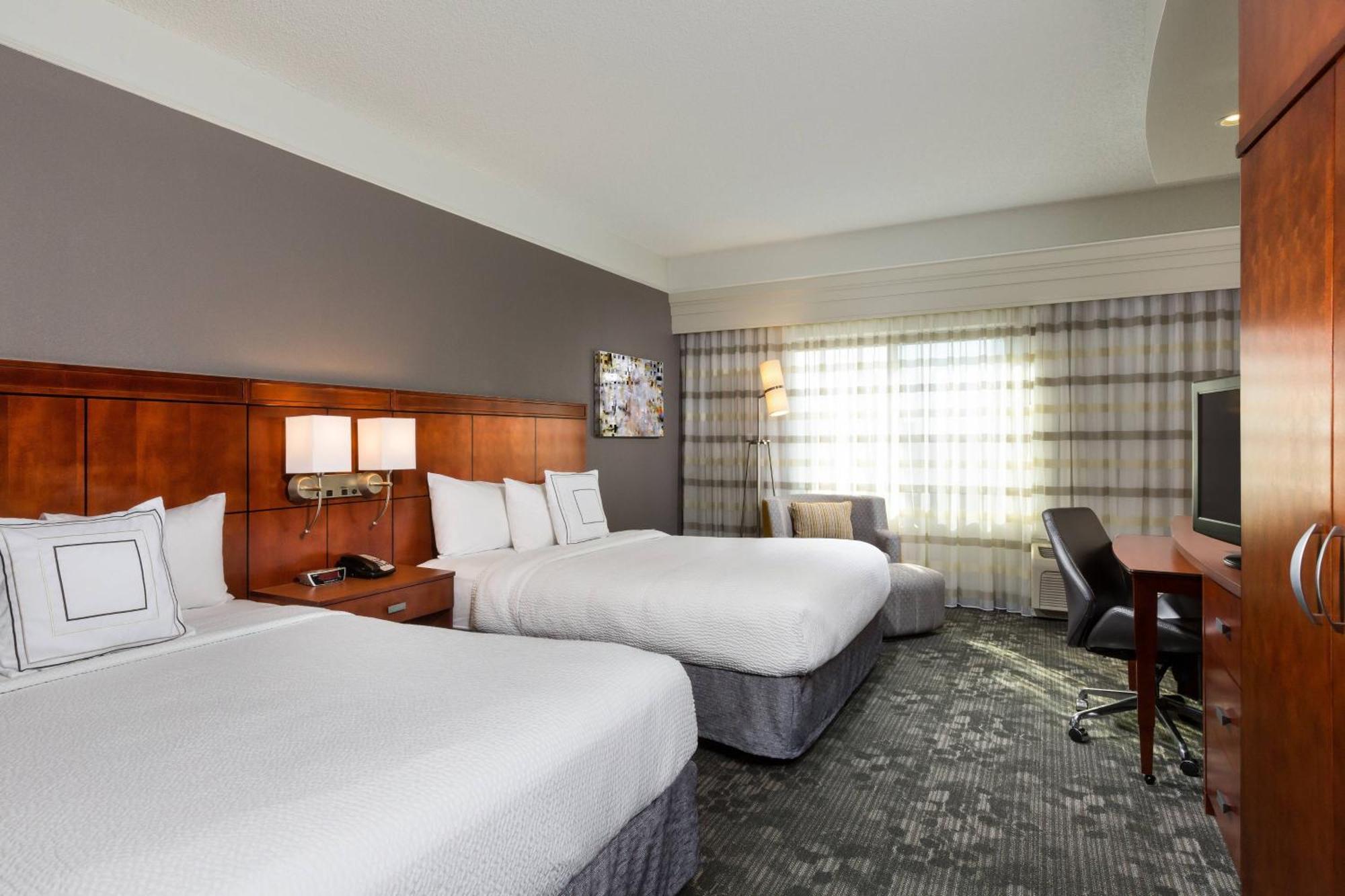 Executive Queen Room Two Queen Beds,1552234396:JPEG